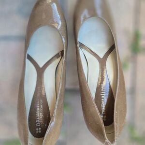 Naturalizer Taupe Patent Platform Pumps Round Toe Heels Women’s Size 9